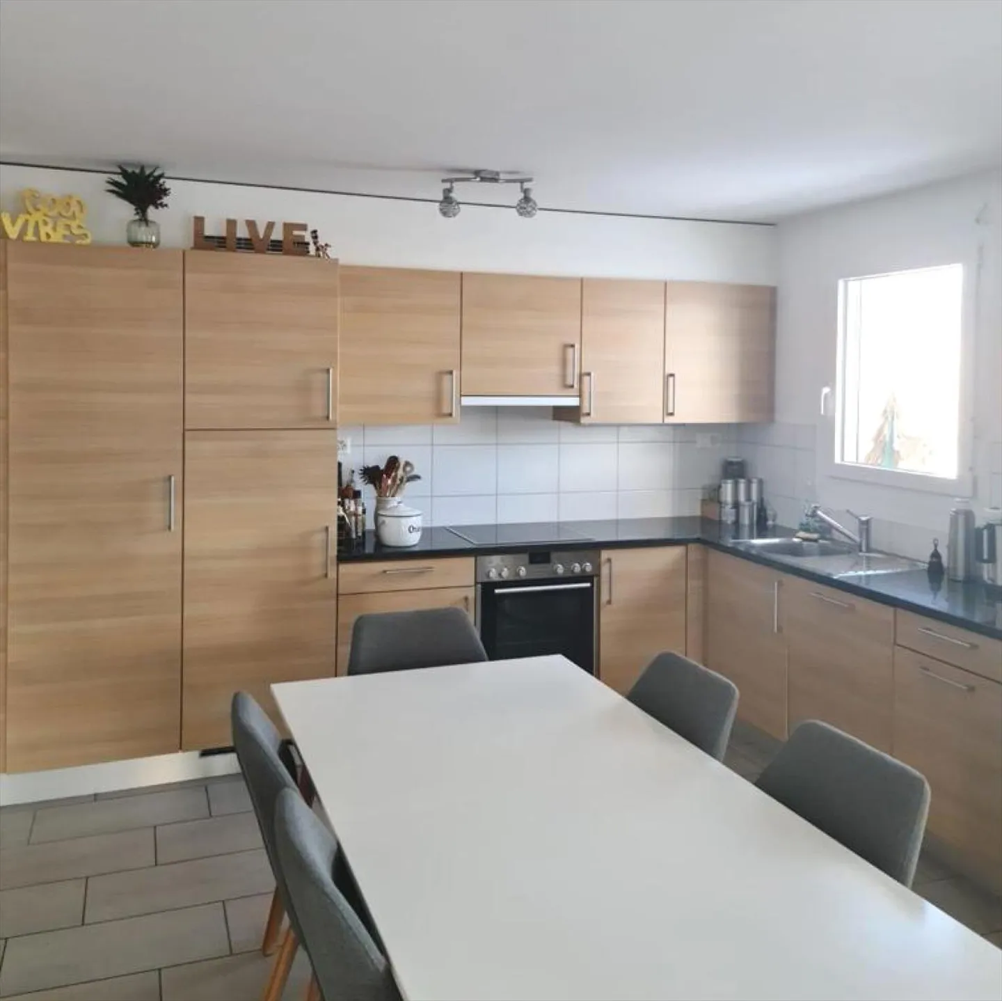 Magnifique 4.5 pièces moderne de 104 m2, avec balcon - Photo 4 sur 7