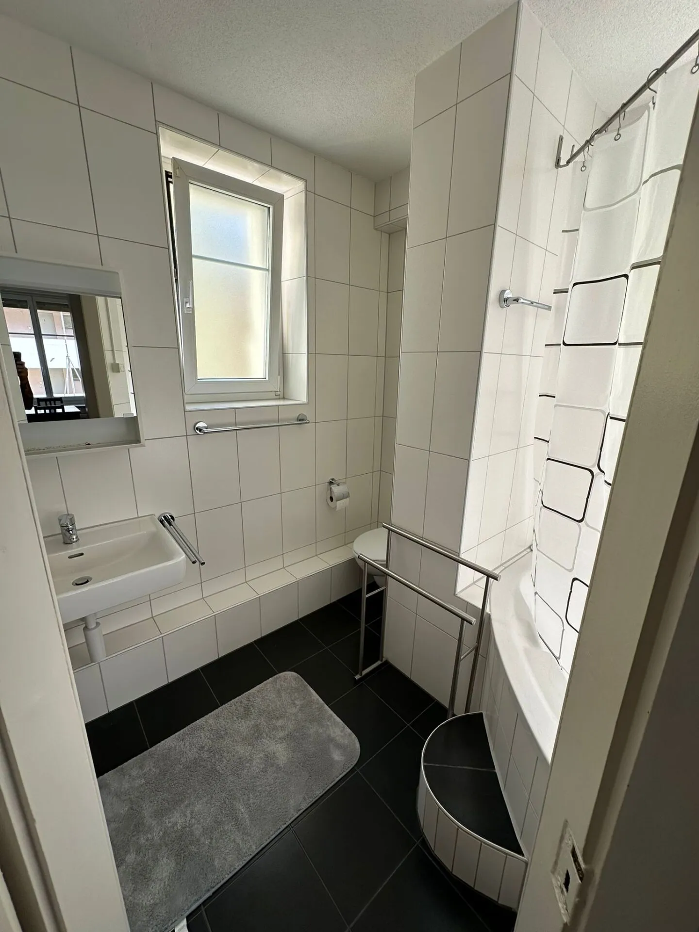 Helles & möbliertes WG-Zimmer im Lachen-Quartier (2.OG Zi 2) - Foto 4 von 7