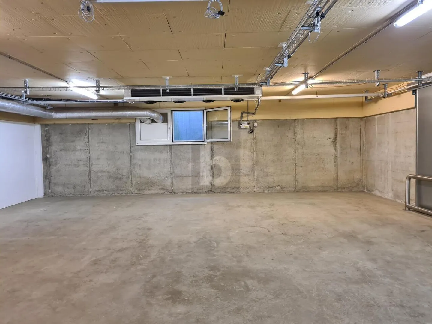 PRATKTISCH UND ZENTRAL, MIT IDEALER ABLADERAMPE - Foto 1 von 3