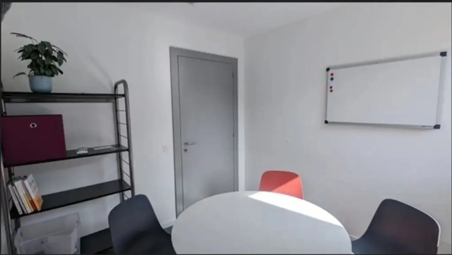 Bureau de 130 m2 à louer dès le 01.07.20204 ou à convenir - Photo 2 sur 9