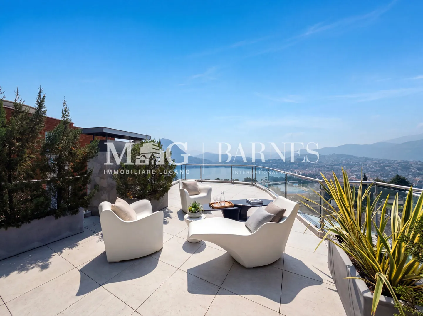 Luxury Villa with Lake View - Photo 3 of 19
