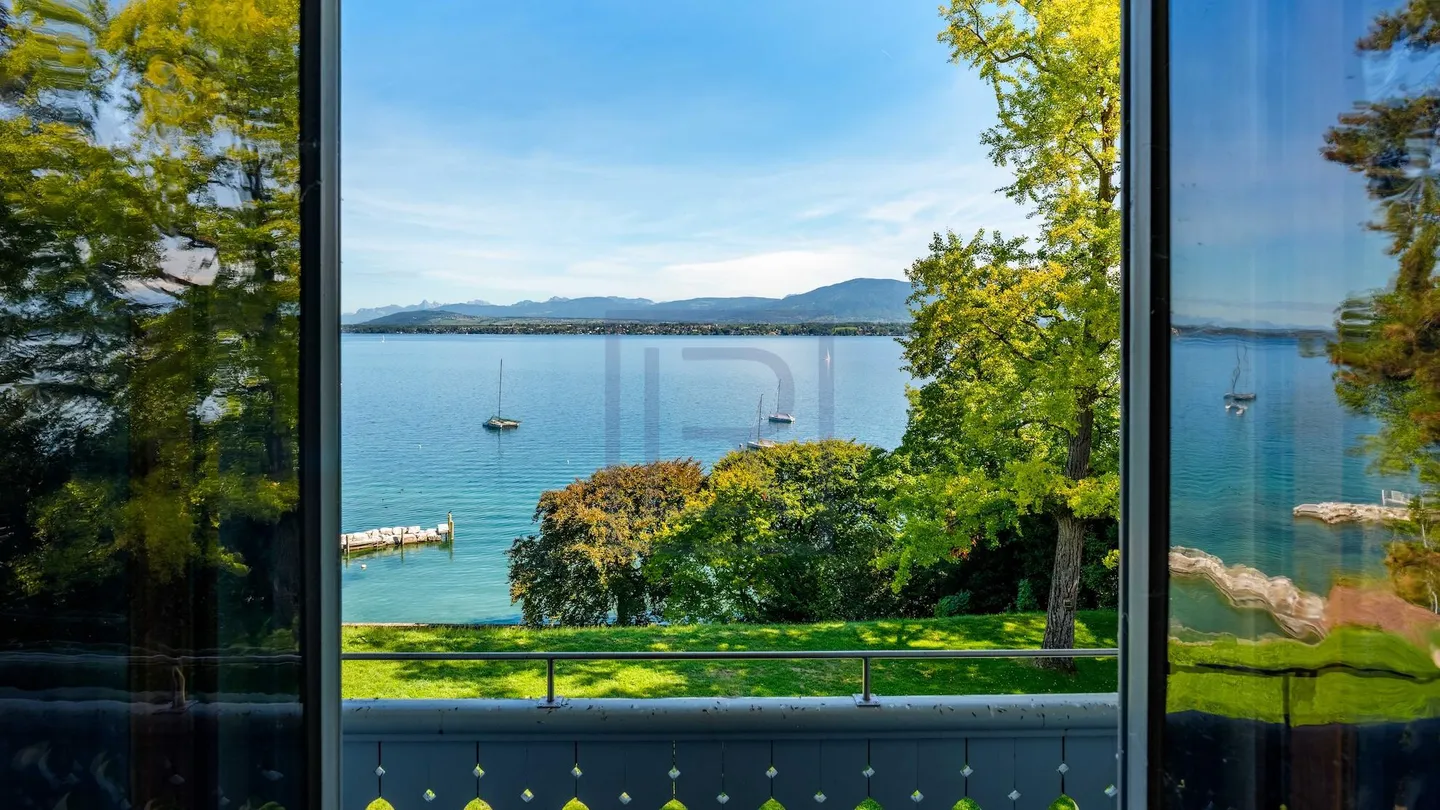 Villa Waterfront con Vista Lago - Foto 4 di 5