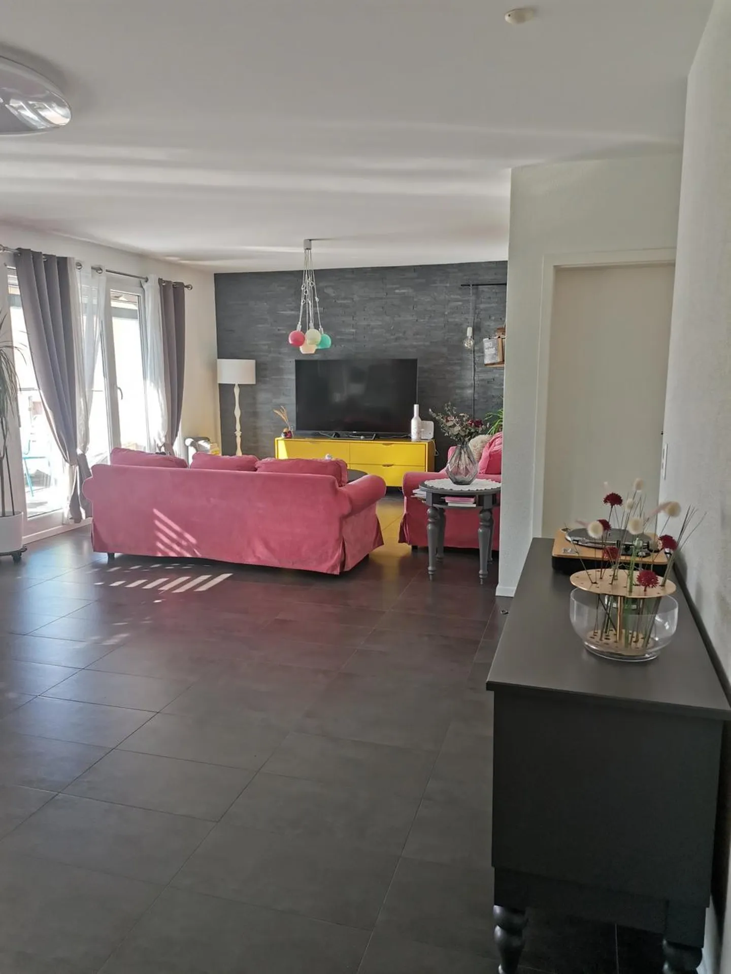 Charmant appartement de 3,5 pièces avec balcon à Yverdon-les-Bains - Foto 6 di 11