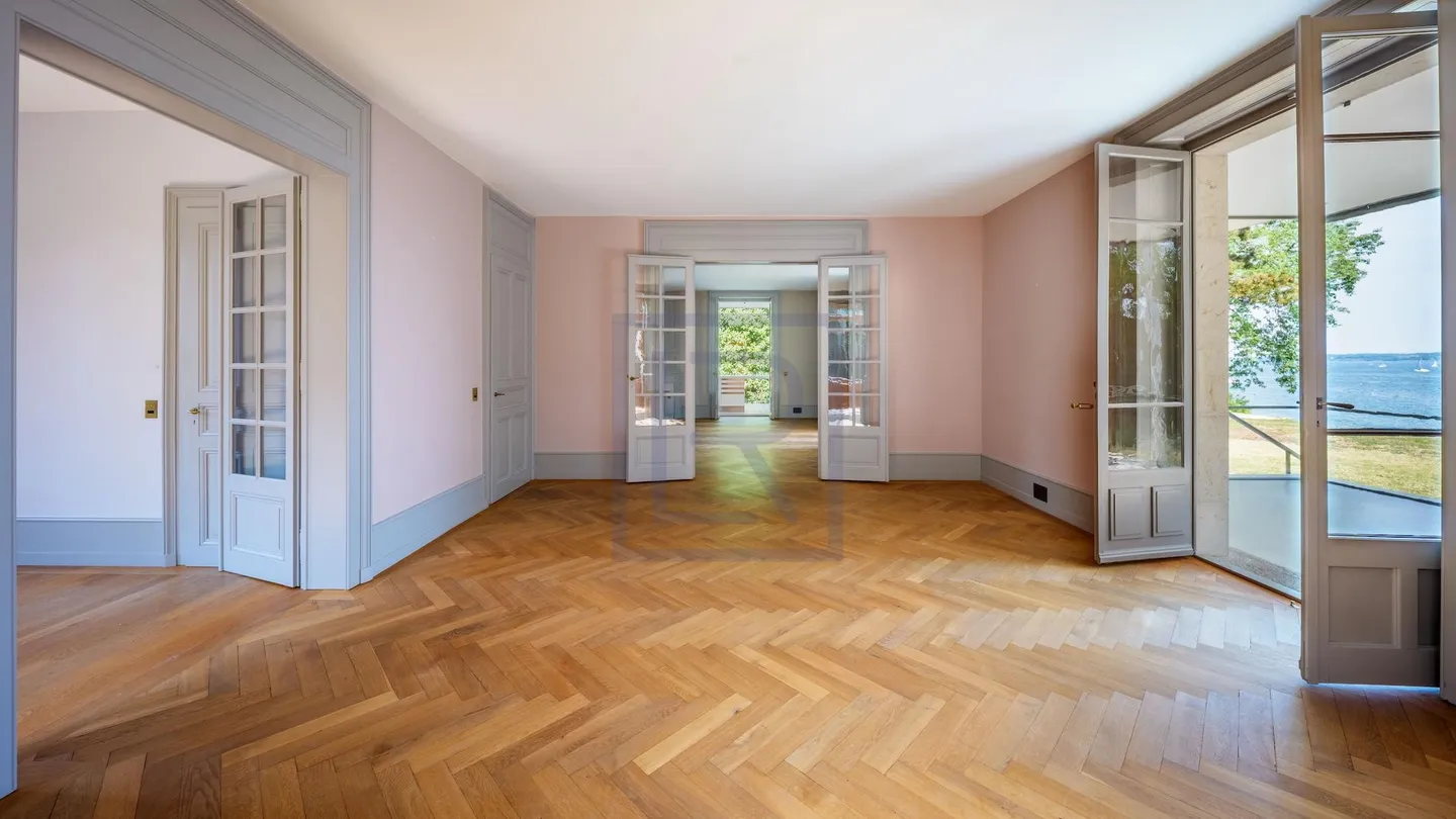 Villa Waterfront con Vista Lago - Foto 1 di 5