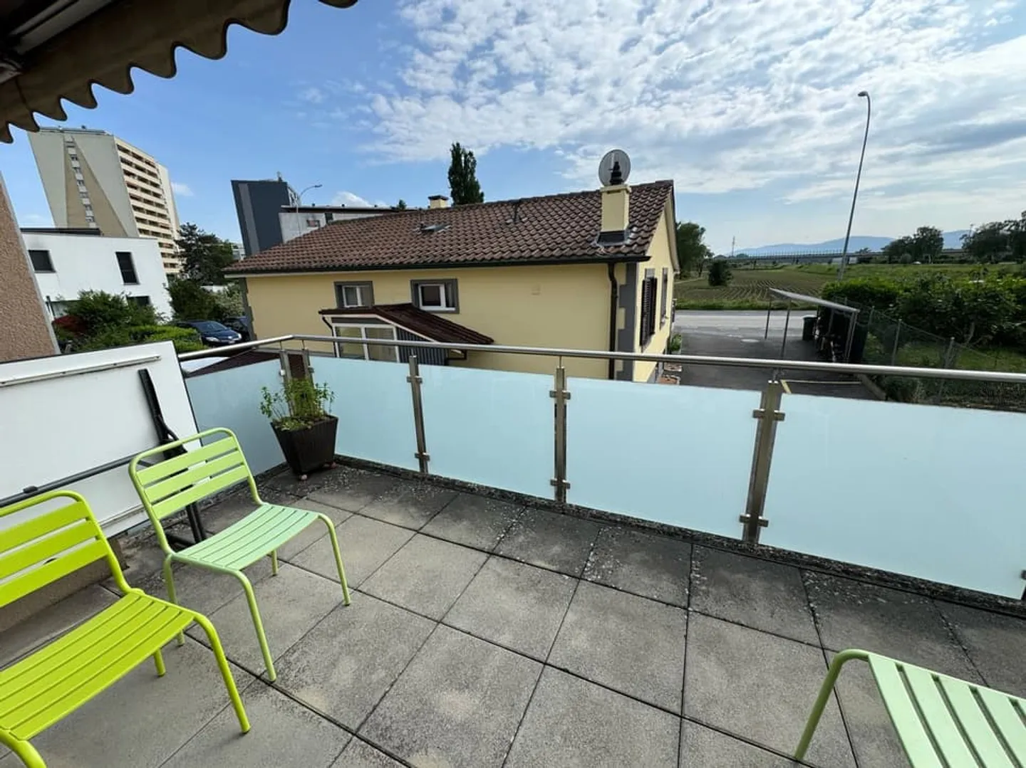 Charmant appartement de 3,5 pièces avec balcon à Yverdon-les-Bains - Foto 1 di 11