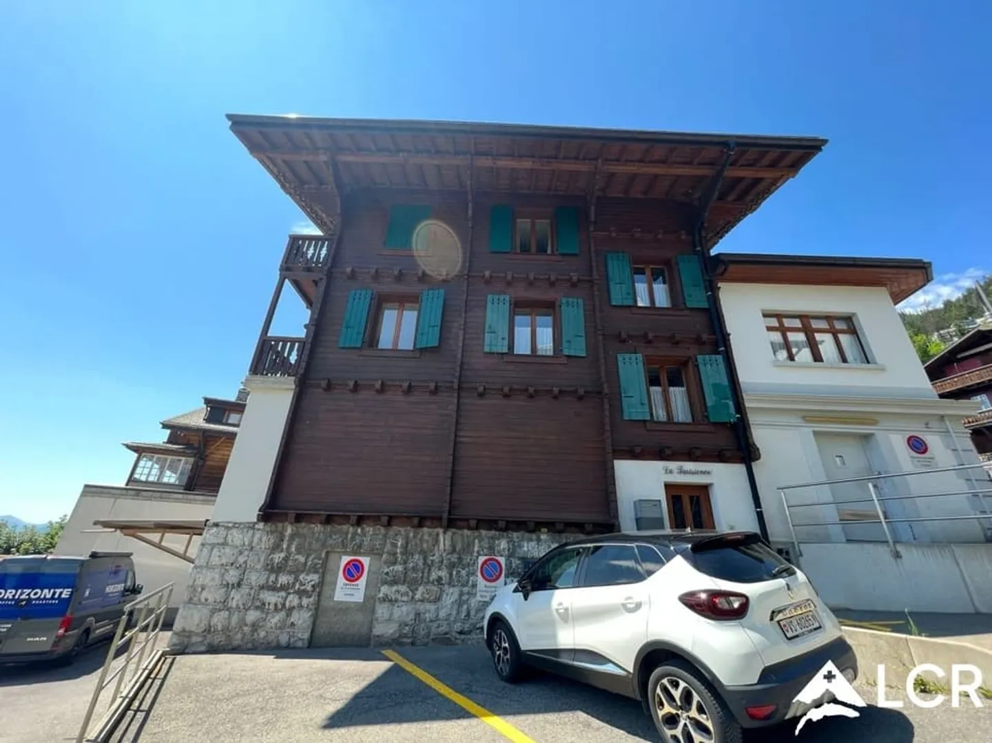 Wunderschönes Gebäude in Leysin / 2 Wohnungen und 2 Geschäfte / 7 Parkplätze - Foto 5 von 13
