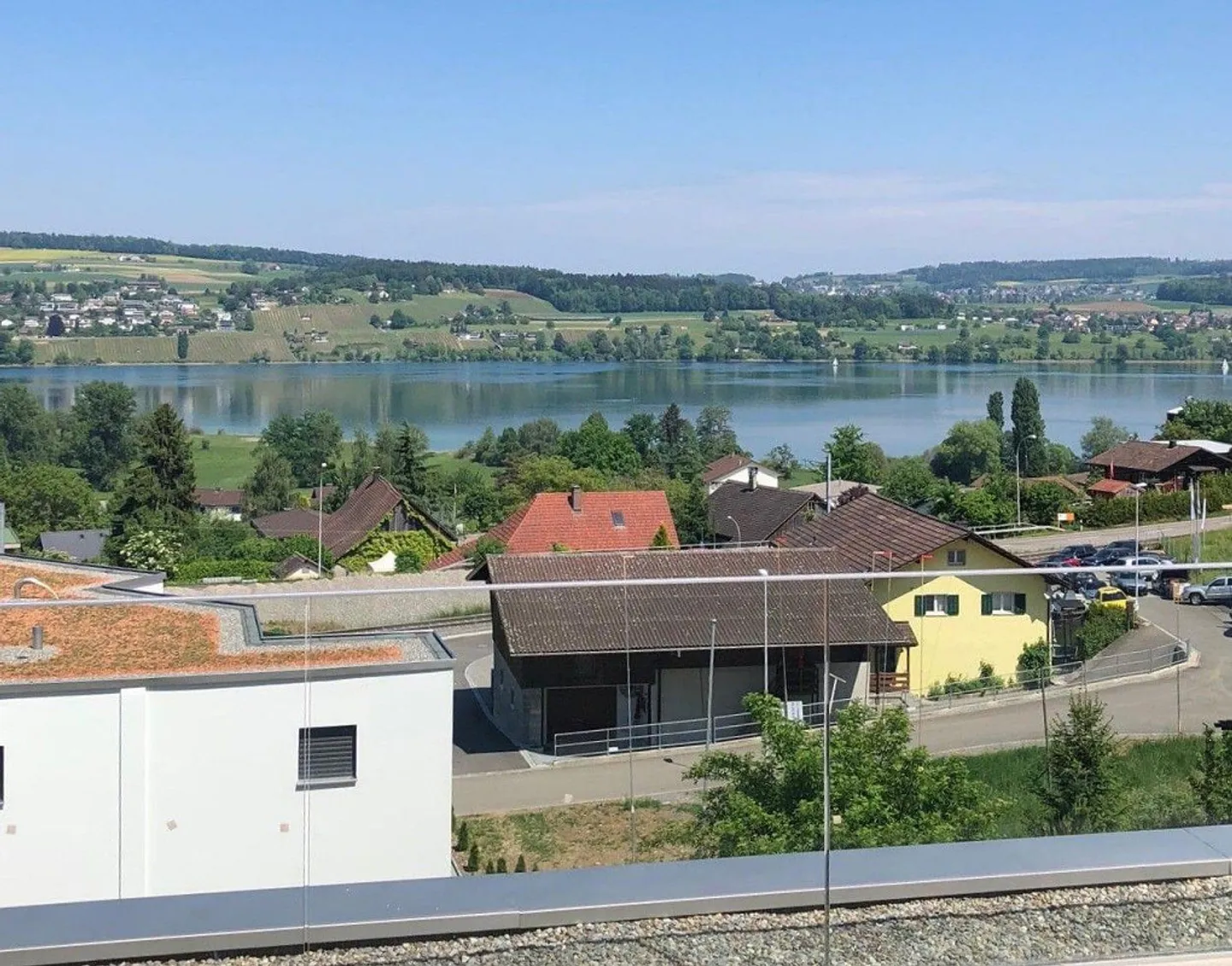 «6-Zimmer-EFH mit Seesicht und Dachterrasse in Boniswil» - Foto 1 von 8