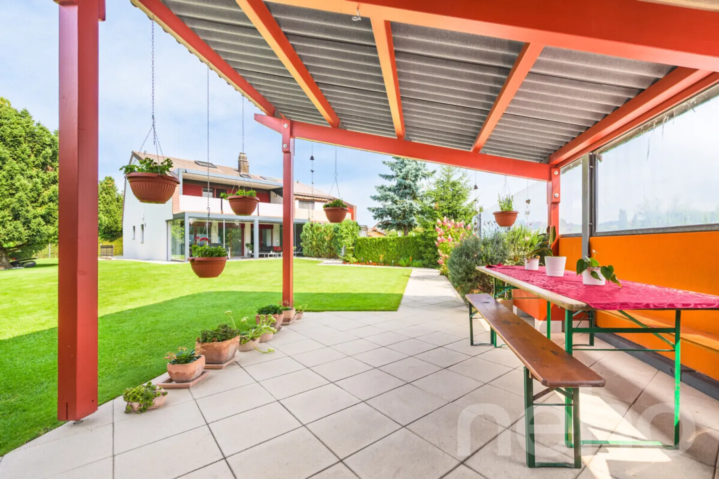 Casa bifamiliare moderna con grande giardino - Foto 10 di 12