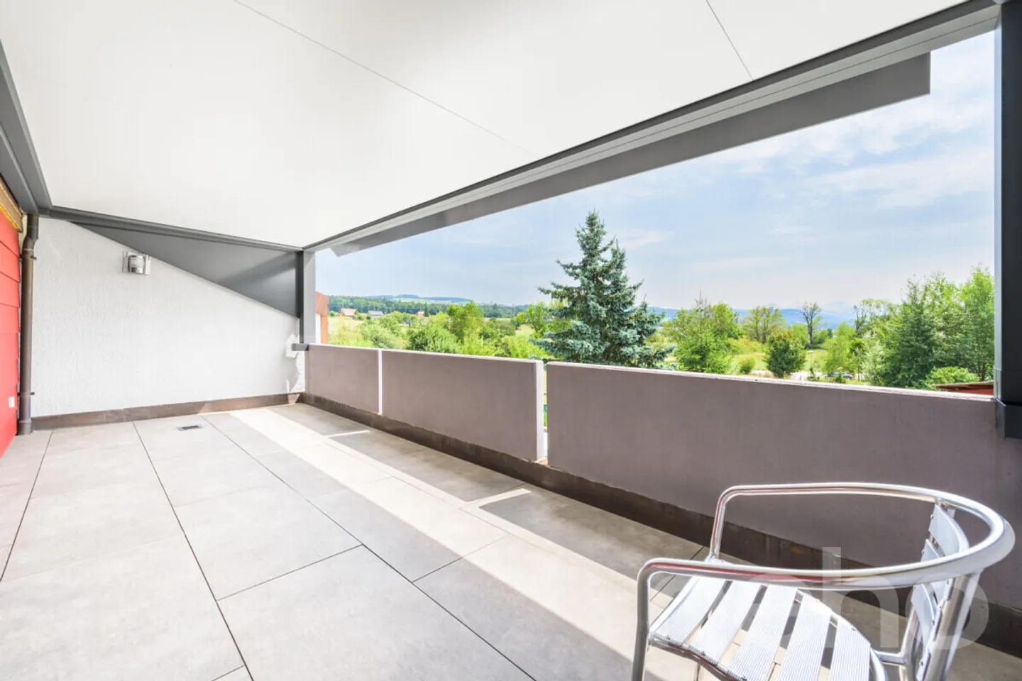 Casa bifamiliare moderna con grande giardino - Foto 11 di 12