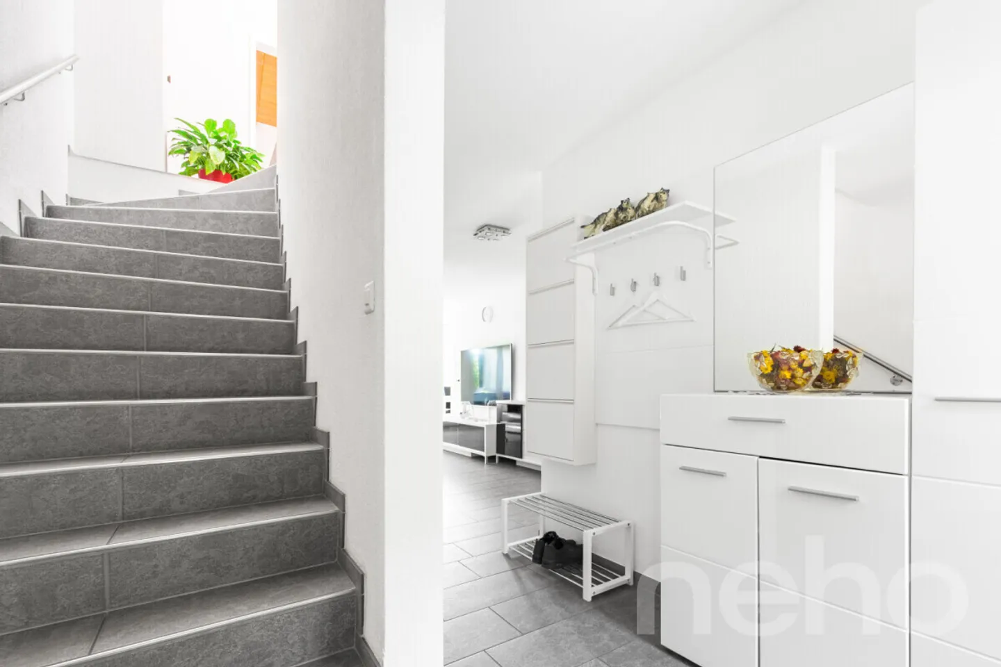 Casa bifamiliare moderna con grande giardino - Foto 12 di 12