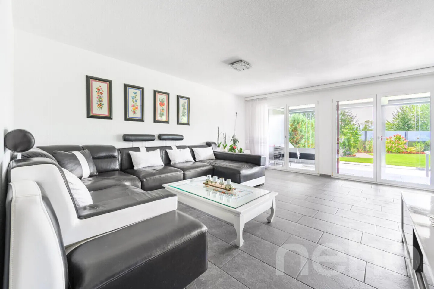 Casa bifamiliare moderna con grande giardino - Foto 1 di 12