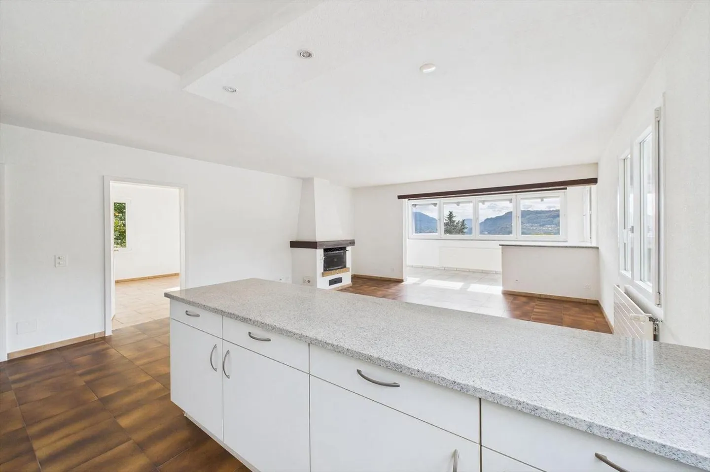 Morcote - Bright 3.5 rooms with terrace and enchanting view - Photo 8 of 13