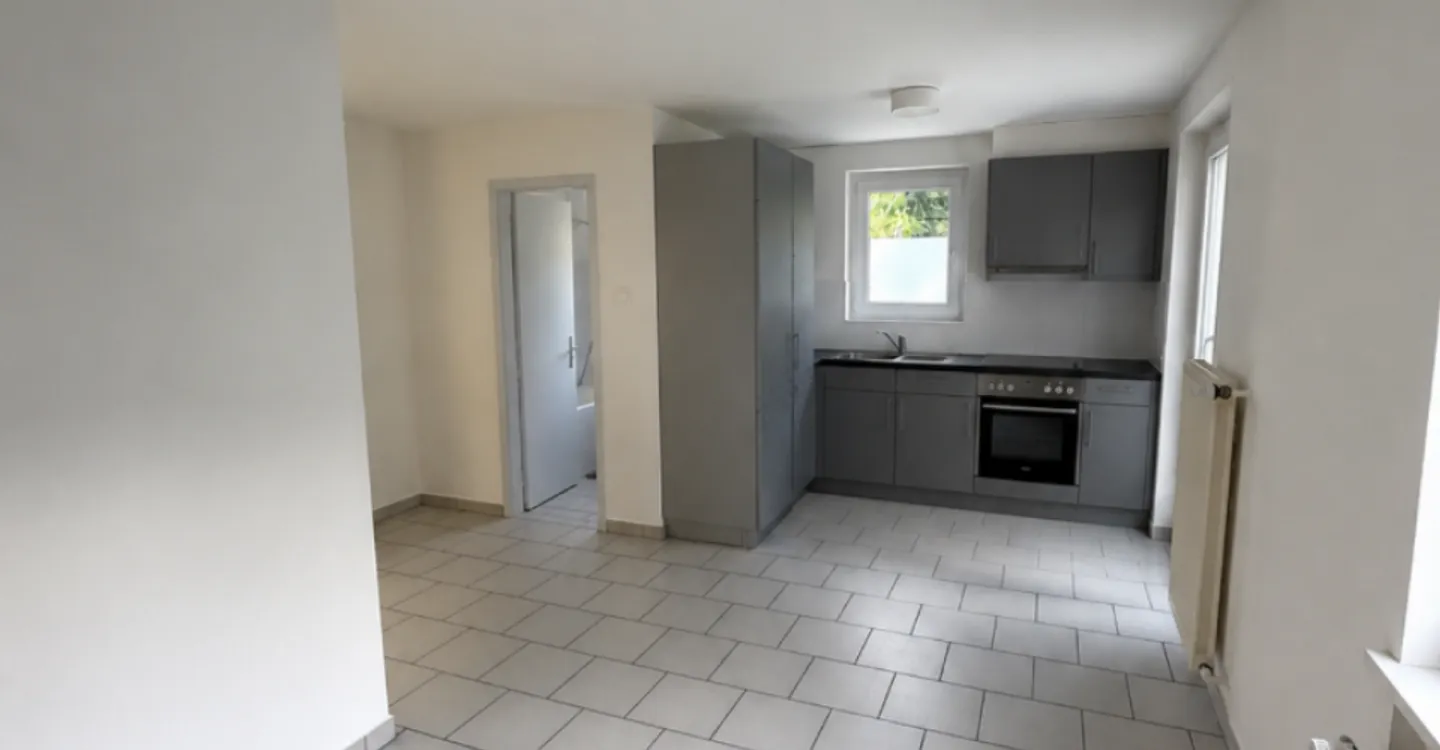 Appartement rénové avec balcons - Photo 2 sur 8