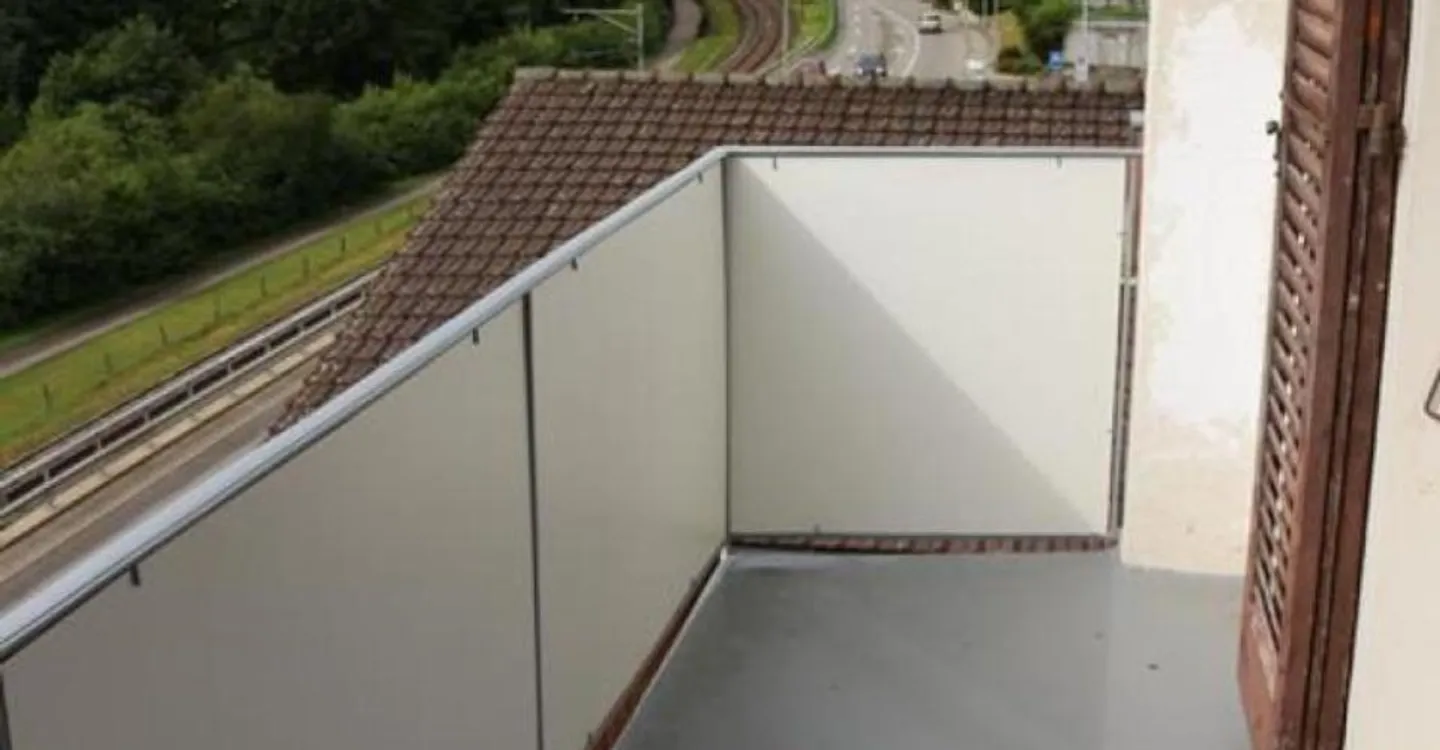 Appartement rénové avec balcons - Photo 5 sur 8