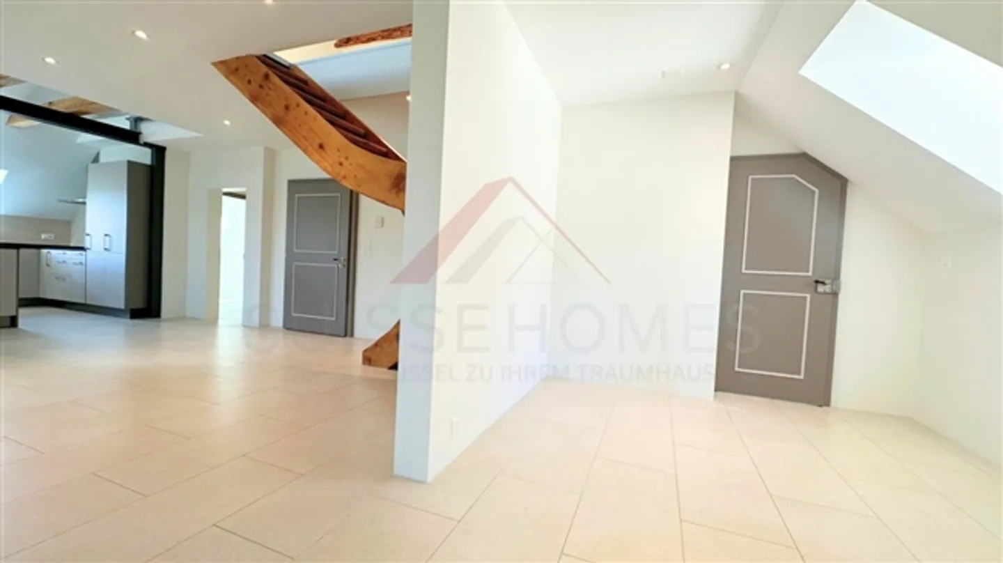 Maisonette rénovée de 200 m² au dernier étage d'un hôtel particulier - Confort et charme à La Chaux-de-Fonds - Photo 6 sur 14