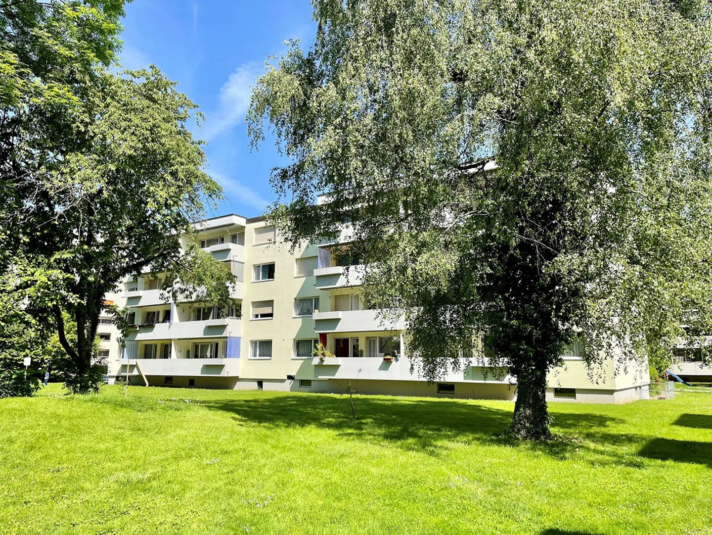 Appartement de 4,5 pièces fraîchement rénové - près des transports en commun et des commerces - Photo 1 sur 10