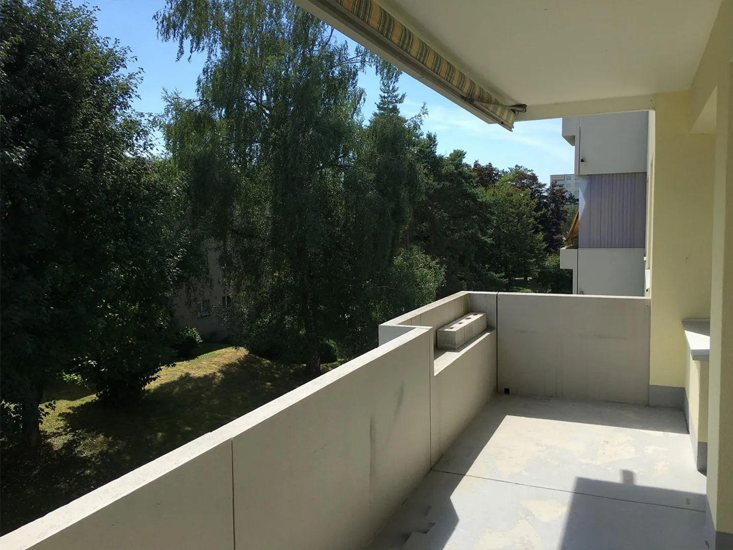 Appartement de 4,5 pièces fraîchement rénové - près des transports en commun et des commerces - Photo 8 sur 10