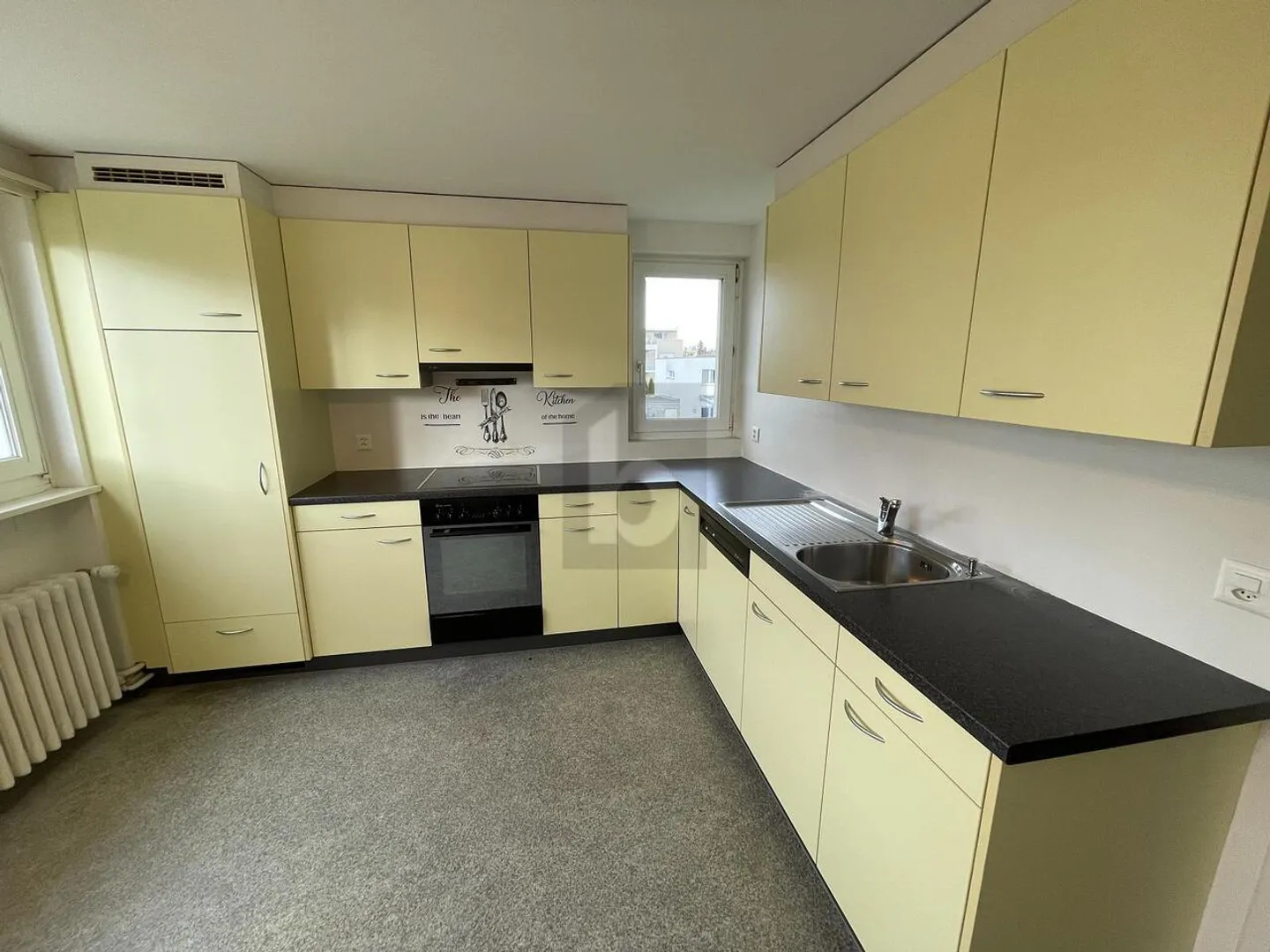 RUSTIC WITH BALCONY - Photo 4 of 6