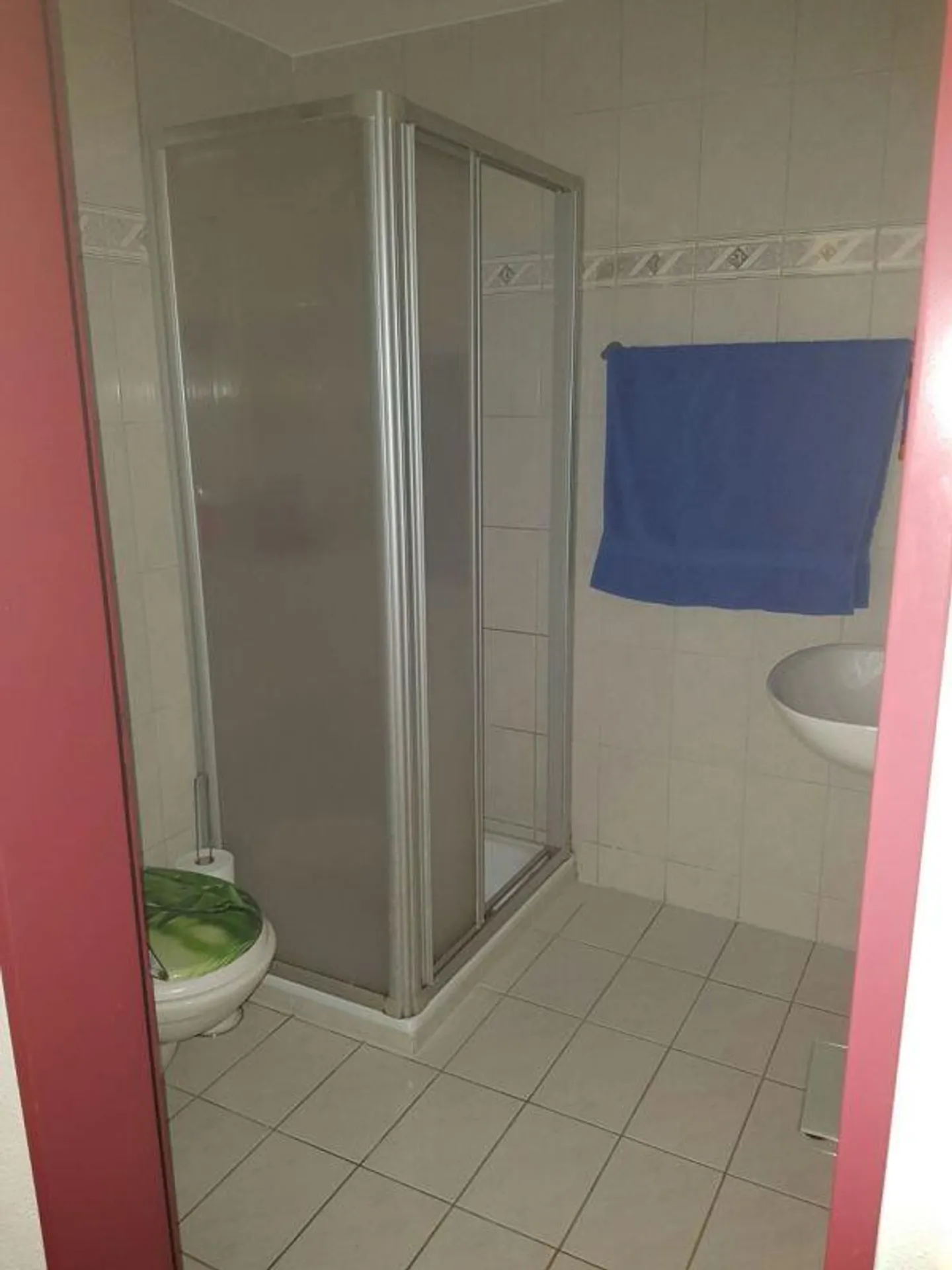 Dans un bel emplacement résidentiel avec un grand balcon ensoleillé - Photo 10 sur 13