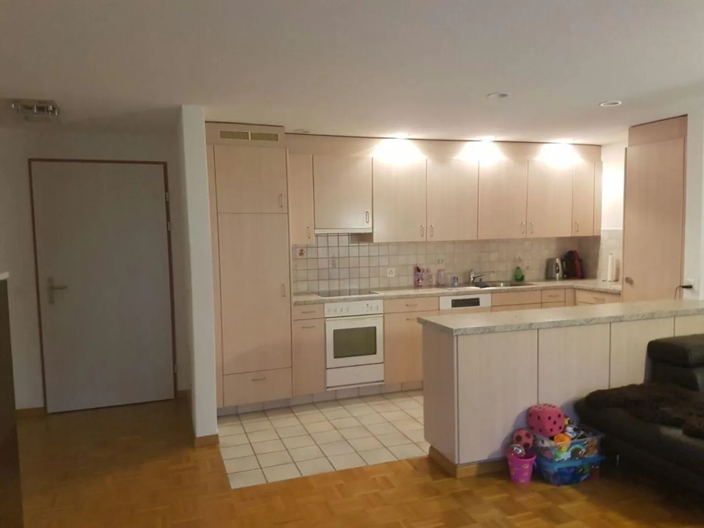 Dans un bel emplacement résidentiel avec un grand balcon ensoleillé - Photo 7 sur 13