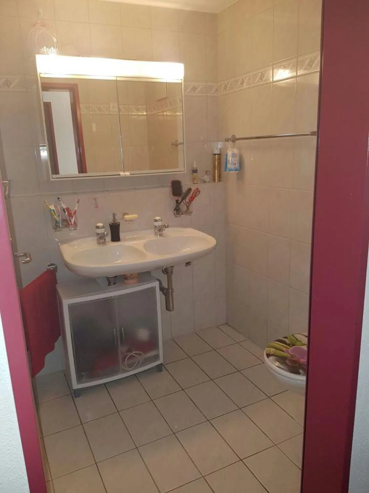 Dans un bel emplacement résidentiel avec un grand balcon ensoleillé - Photo 8 sur 13