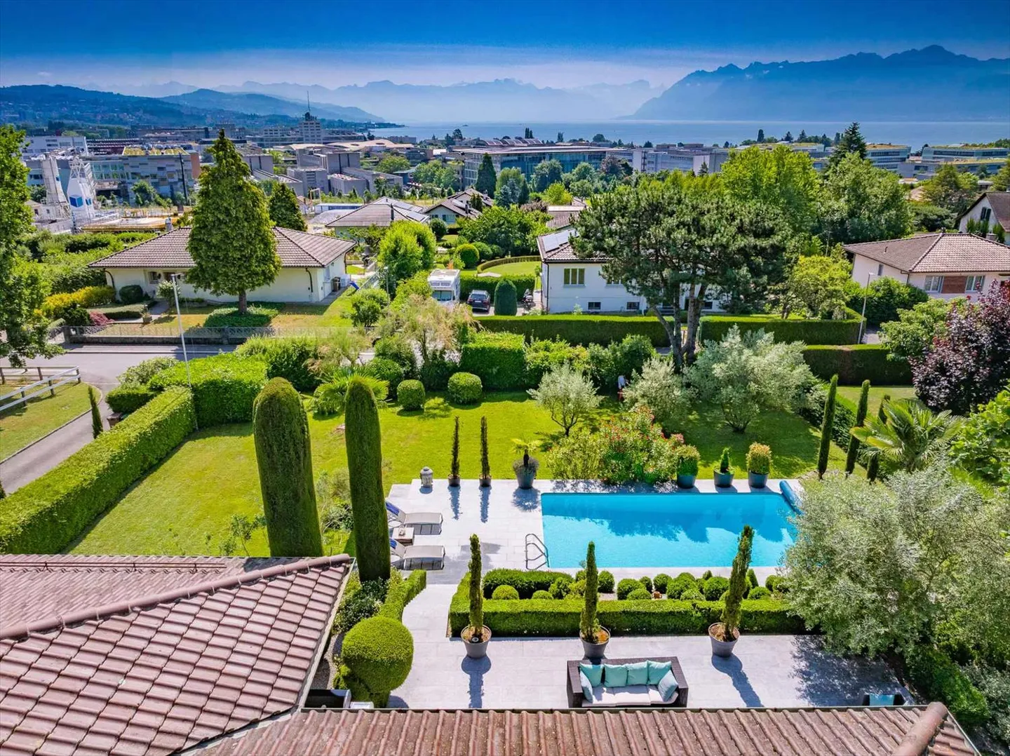 Wunderschöne individuelle Villa von 290 m² mit Schwimmbad - Foto 2 von 9