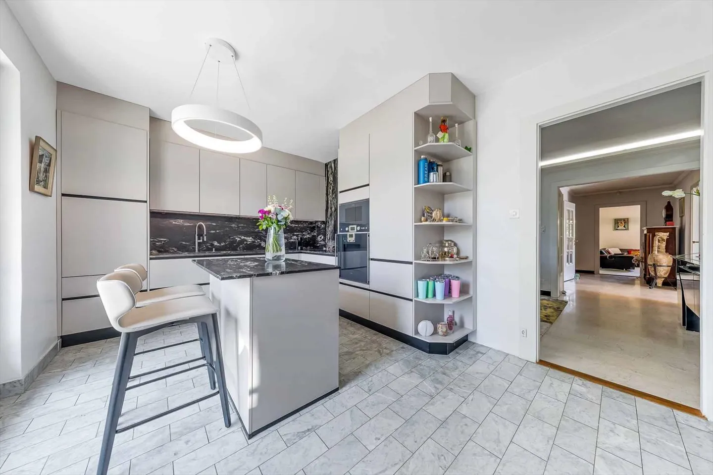 Wunderschöne individuelle Villa von 290 m² mit Schwimmbad - Foto 7 von 9