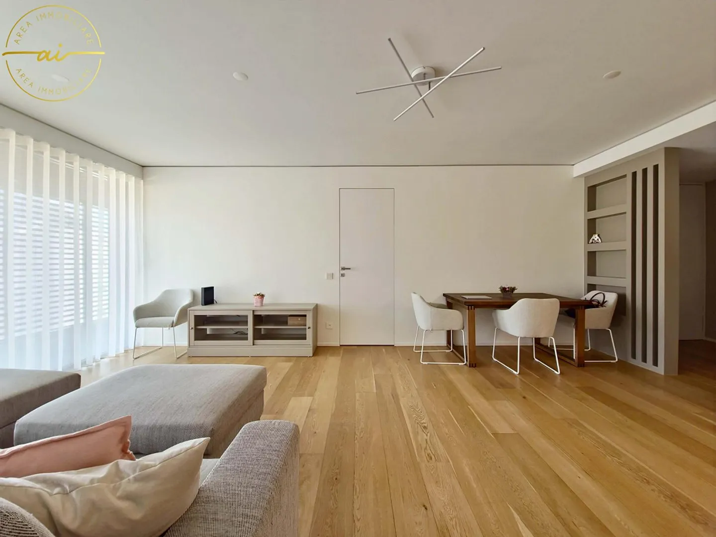 ELEGANT 3.5-ROOM APARTMENT WITH TERRACE AND LAKE VIEW - Photo 3 of 13