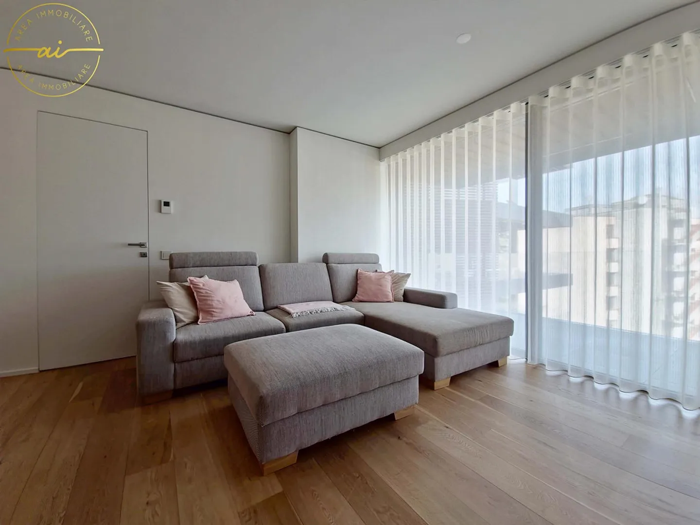 ELEGANT 3.5-ROOM APARTMENT WITH TERRACE AND LAKE VIEW - Photo 4 of 13