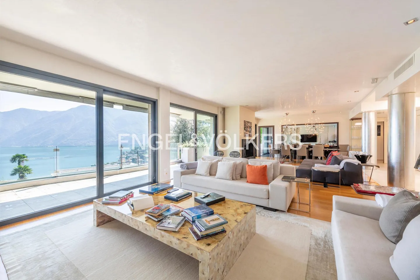 Penthouse design avec vue panoramique à 180° sur le lac - Photo 1 sur 13
