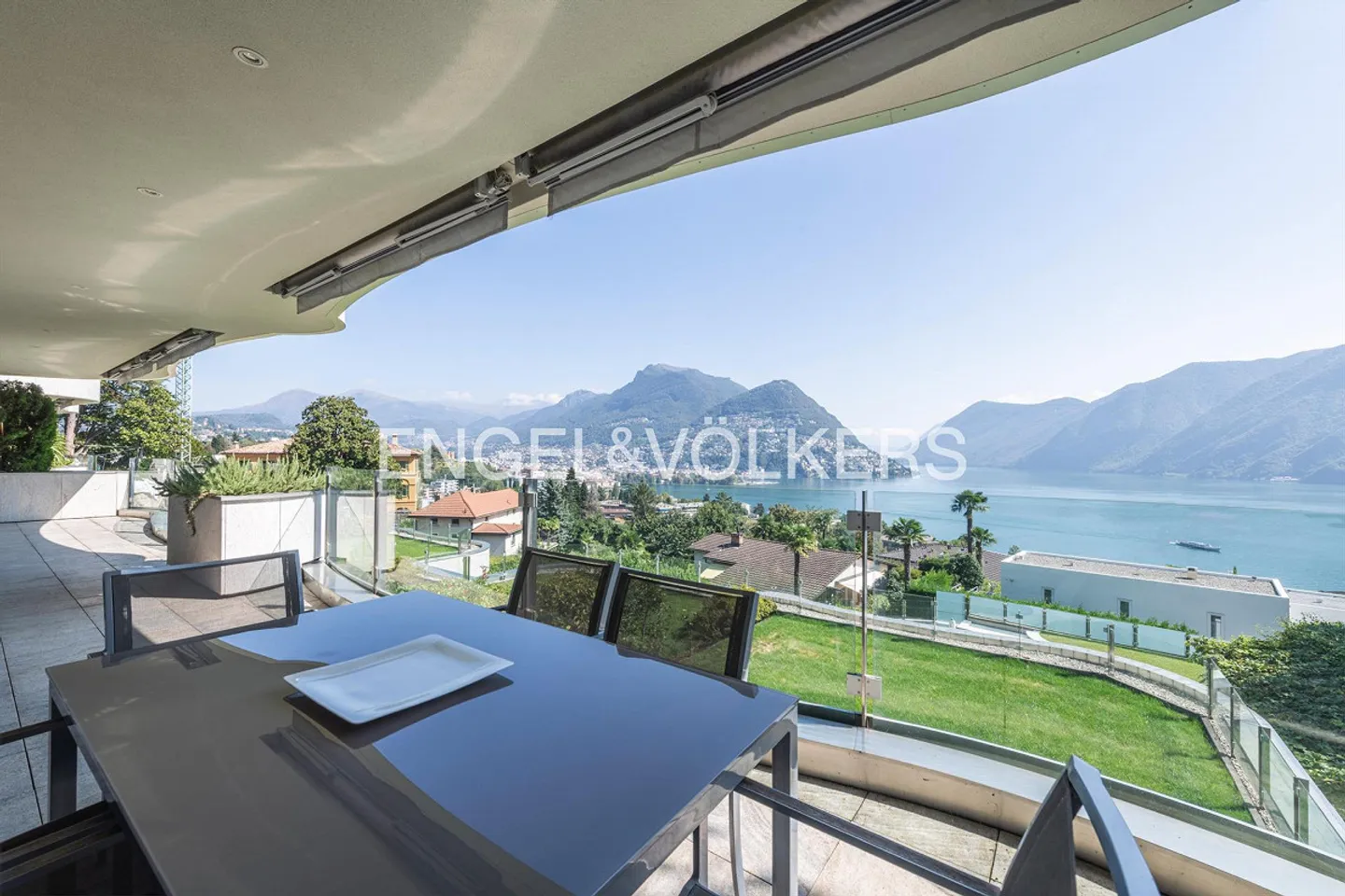 Penthouse design avec vue panoramique à 180° sur le lac - Photo 2 sur 13