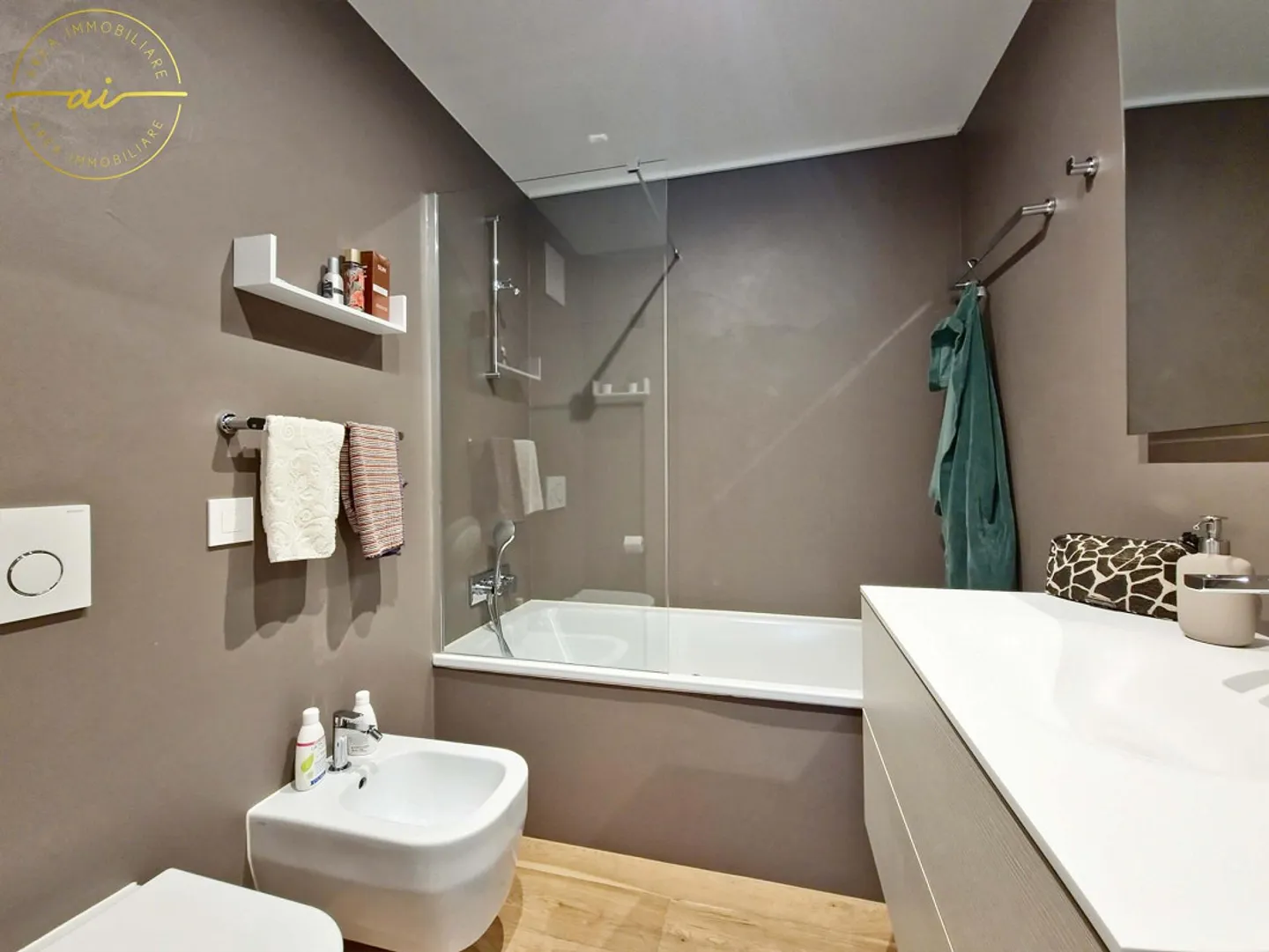 ELEGANT 3.5-ROOM APARTMENT WITH TERRACE AND LAKE VIEW - Photo 11 of 13