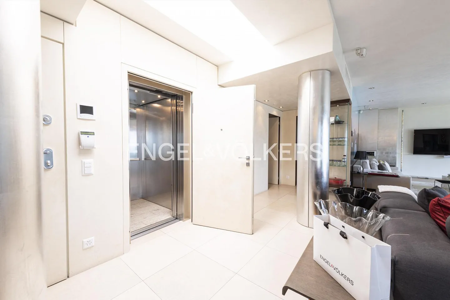 Penthouse design avec vue panoramique à 180° sur le lac - Photo 8 sur 13