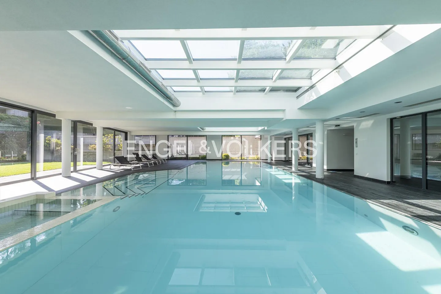 Penthouse design avec vue panoramique à 180° sur le lac - Photo 11 sur 13