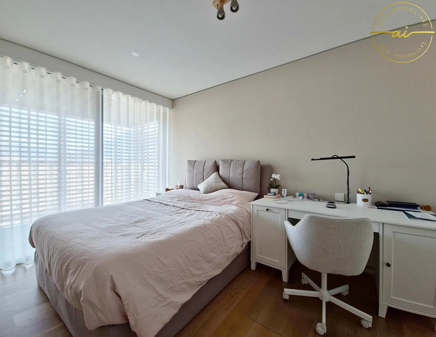 ELEGANT 3.5-ROOM APARTMENT WITH TERRACE AND LAKE VIEW - Photo 12 of 13