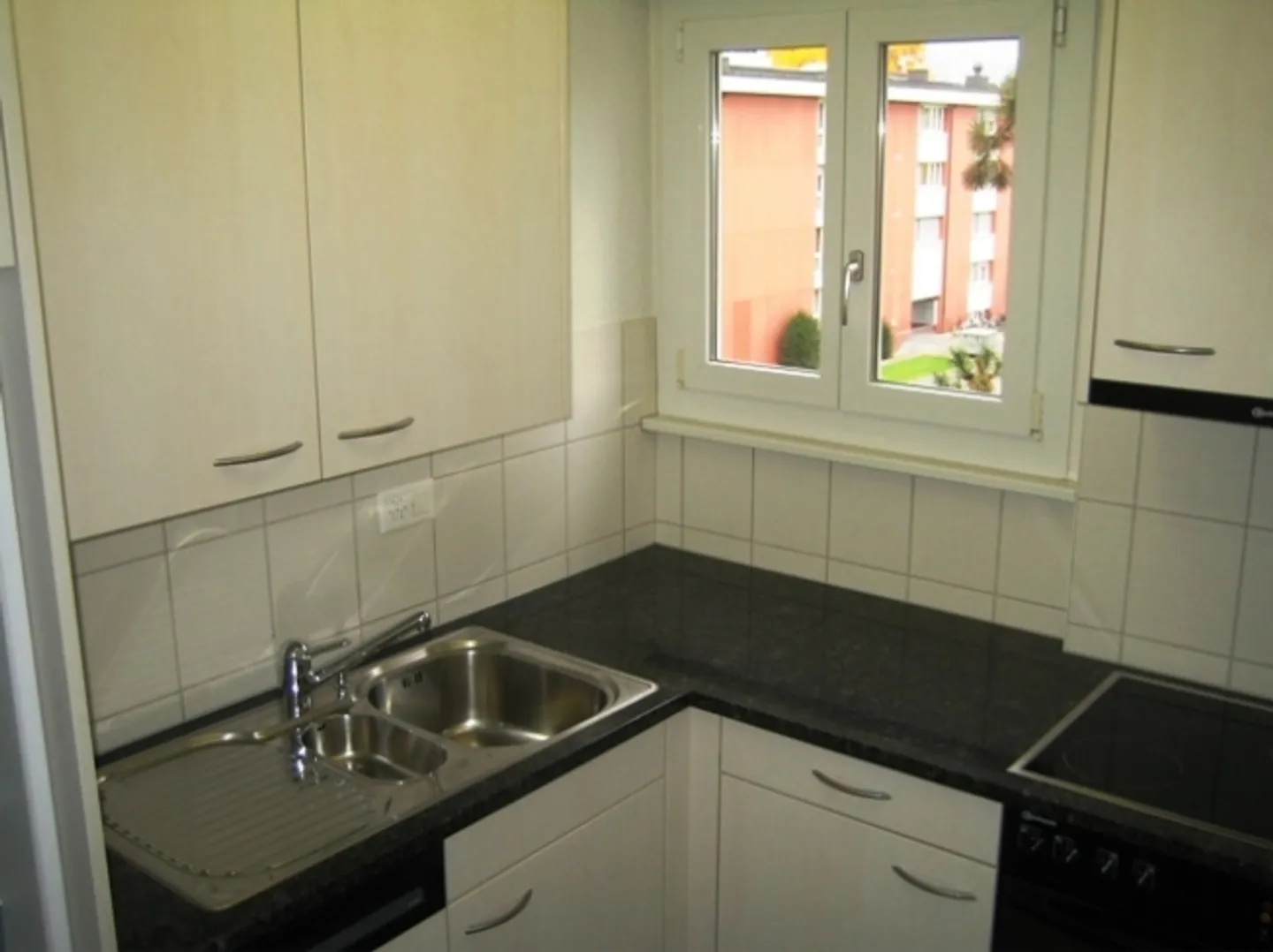 Appartamento tranquillo con 3 stanze vicino alla città! - Foto 3 di 6