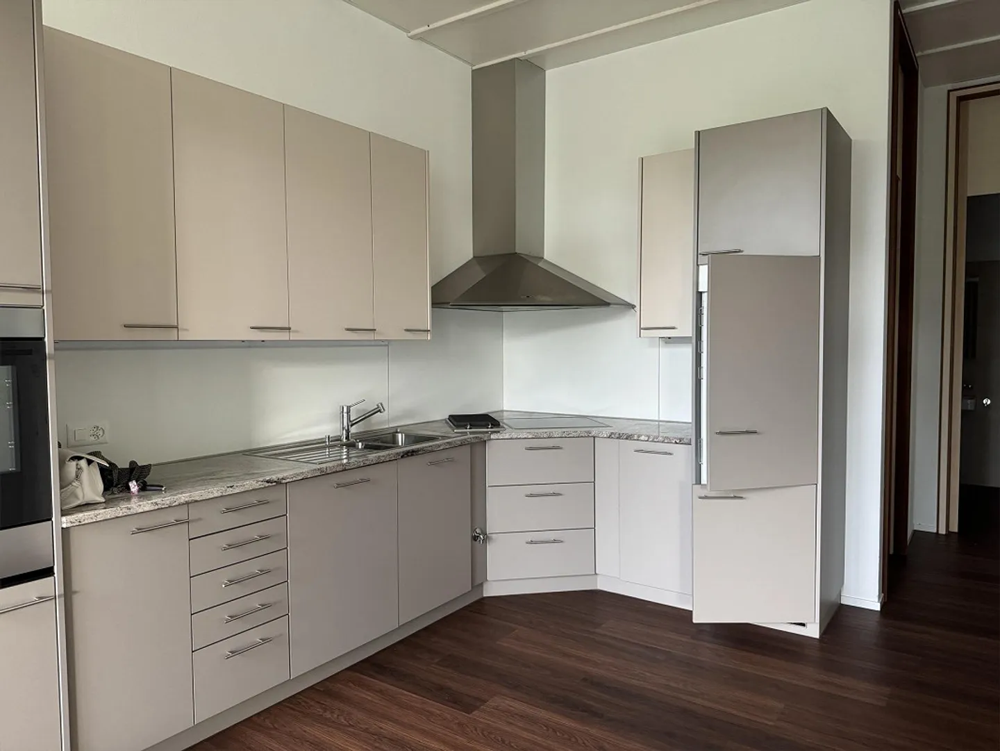 Cercasi nuovo inquilino per appartamento con giardino di 3,5 stanze a Rüschlikon - Foto 2 di 9