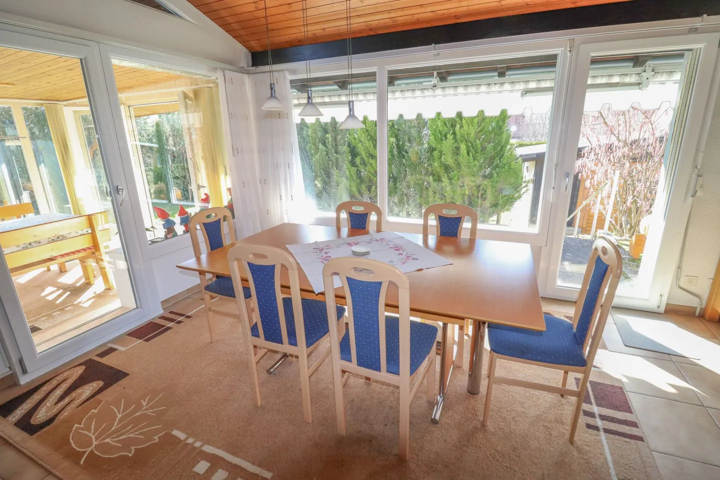 Maison individuelle de 5,5 pièces avec véranda et bâtiment supplémentaire sur un terrain de 1'091 m2 - Photo 6 sur 14