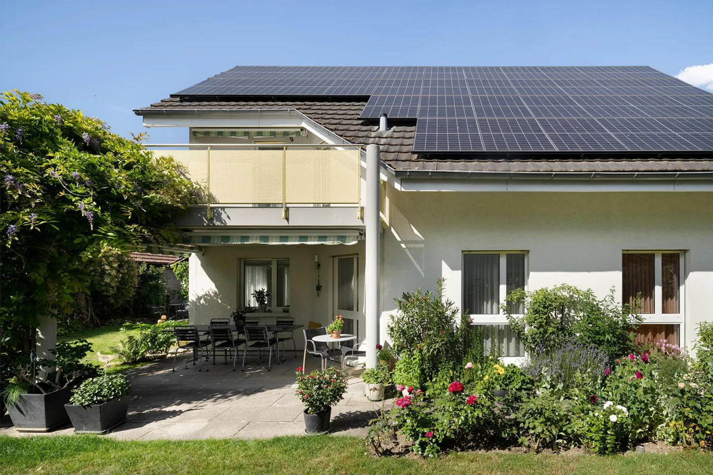 Ideale per famiglie: Casa unifamiliare indipendente con giardino - Foto 1 di 18