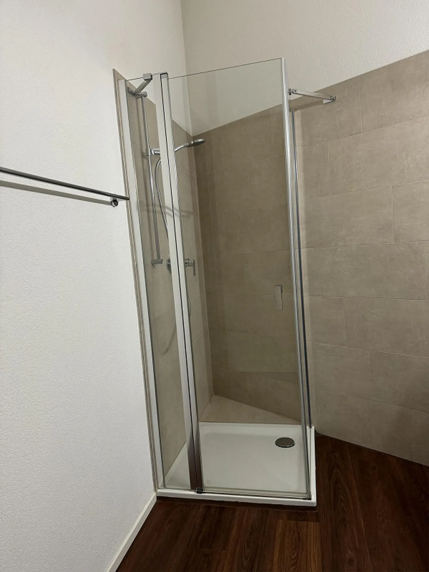 Cercasi nuovo inquilino per appartamento con giardino di 3,5 stanze a Rüschlikon - Foto 8 di 9