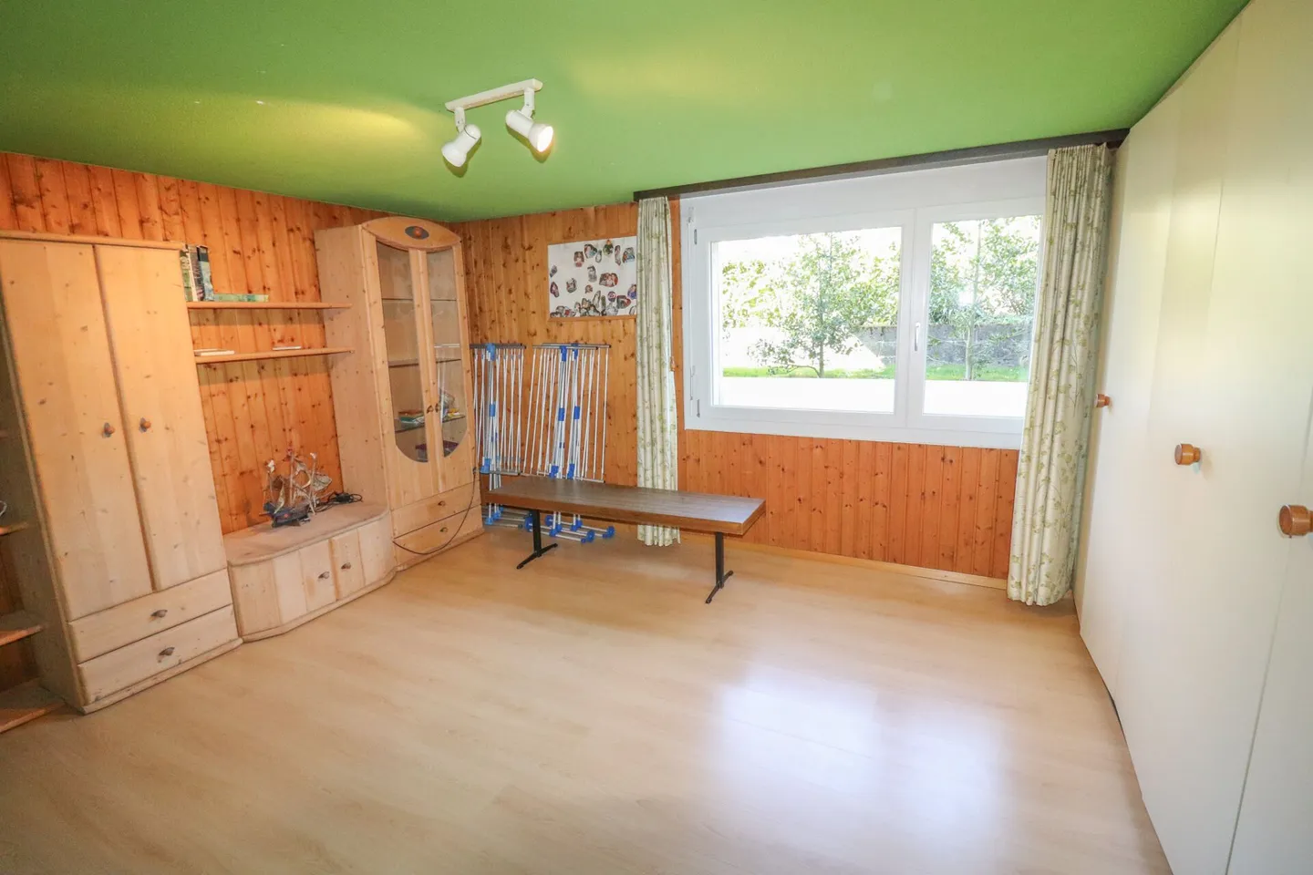 Maison individuelle de 5,5 pièces avec véranda et bâtiment supplémentaire sur un terrain de 1'091 m2 - Photo 9 sur 14