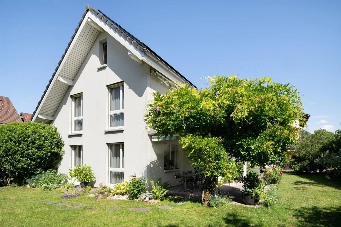 Ideale per famiglie: Casa unifamiliare indipendente con giardino - Foto 3 di 18
