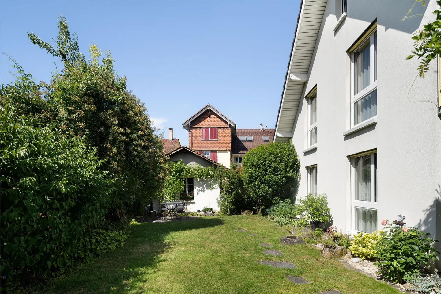 Ideale per famiglie: Casa unifamiliare indipendente con giardino - Foto 4 di 18