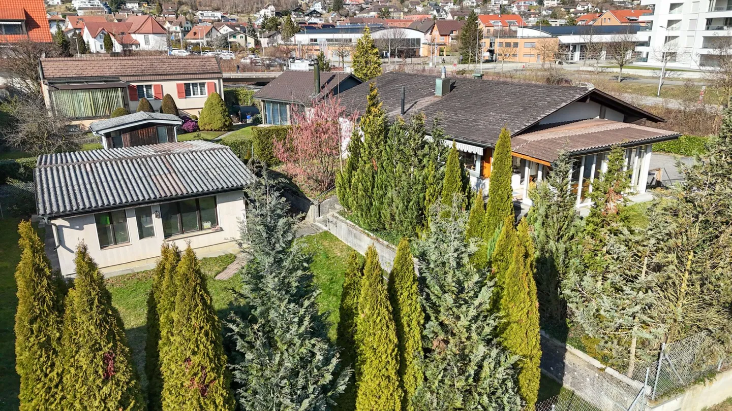 Maison individuelle de 5,5 pièces avec véranda et bâtiment supplémentaire sur un terrain de 1'091 m2 - Photo 13 sur 14
