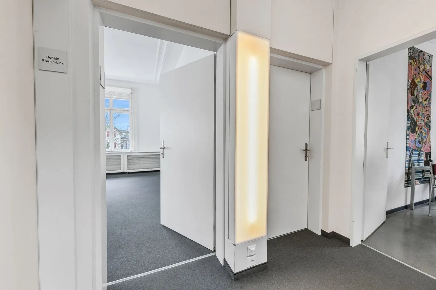 Well-maintained offices in a representative property in district 7 - Photo 7 of 12