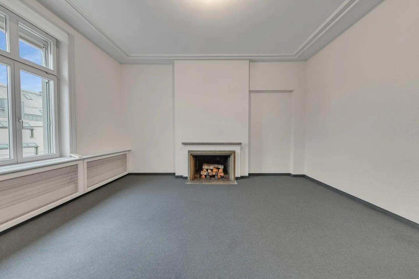 Well-maintained offices in a representative property in district 7 - Photo 10 of 12