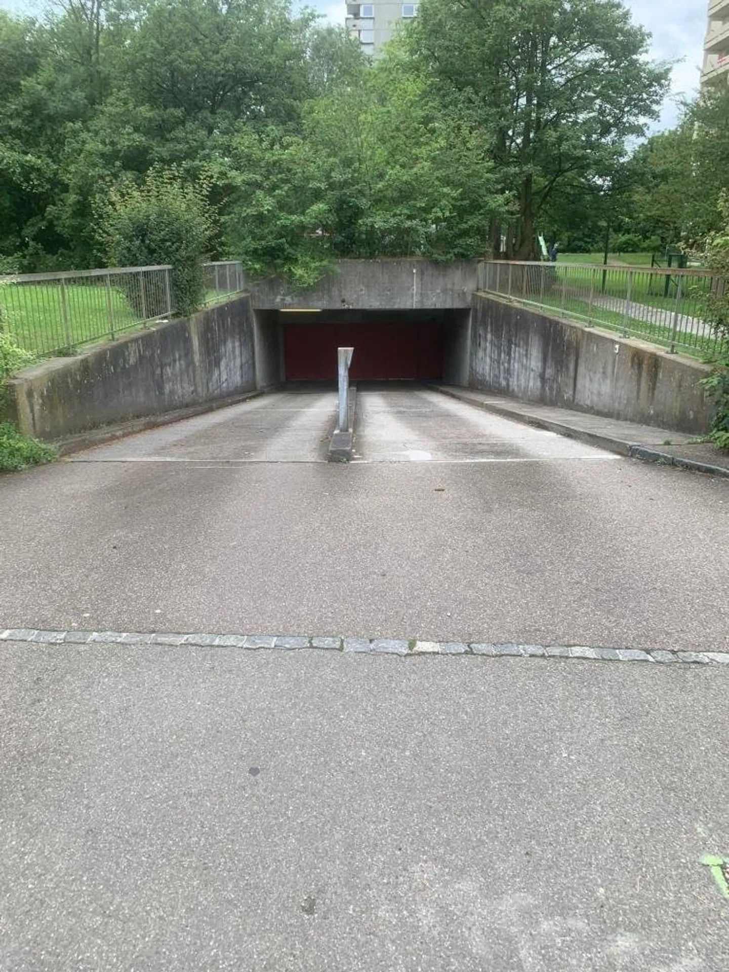 Bis zu 40 PP in der Tiefgarage verfügbar. - Foto 1 von 2