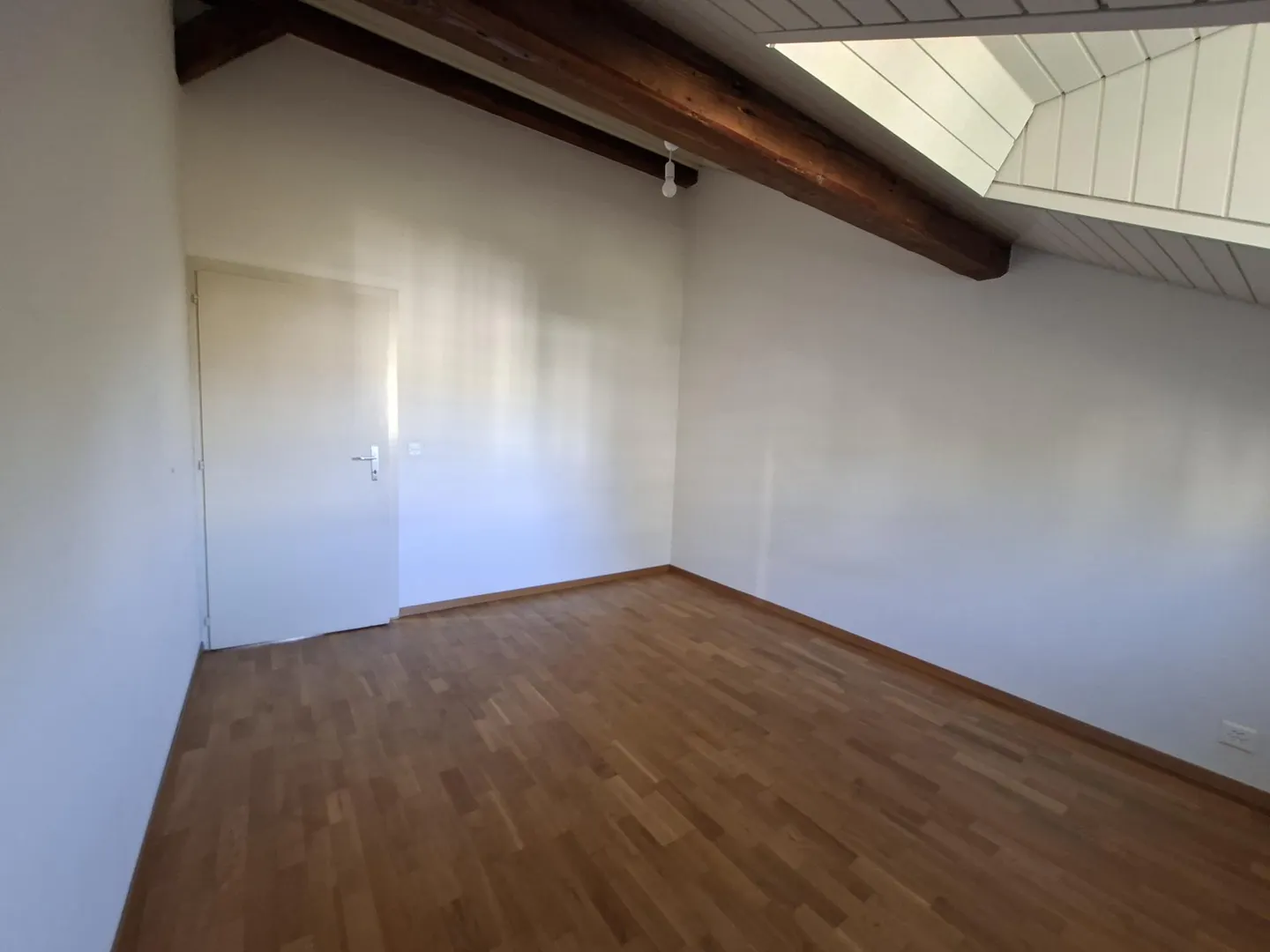 Charming Apartment with Fireplace - Photo 3 of 8