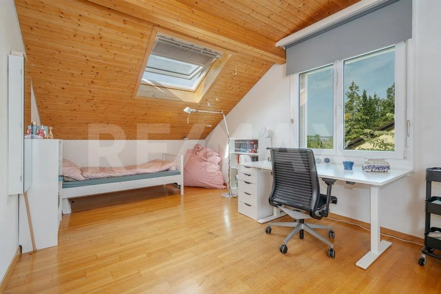 Charmantes Freistehendes Einfamilienhaus - Foto 11 von 13