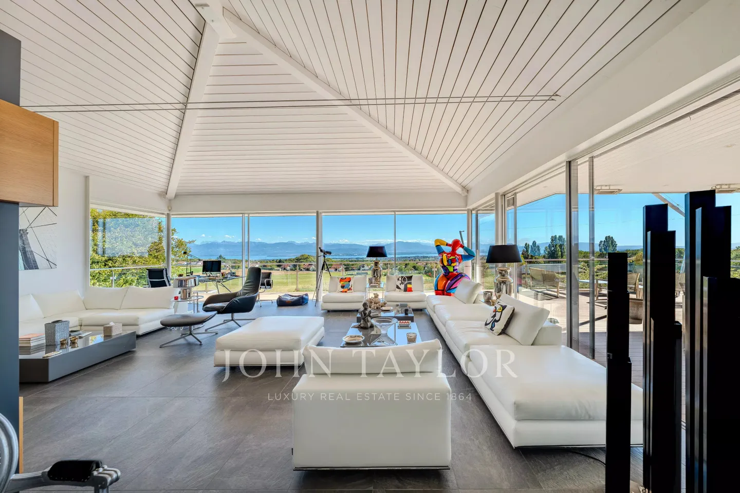 Villa contemporanea con vista lago - Foto 1 di 7